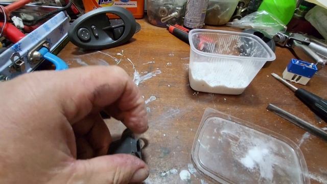 Ремонт кнопок стеклоподъемников Ивеко Дейли 3 2002 года. смотреть онлайн