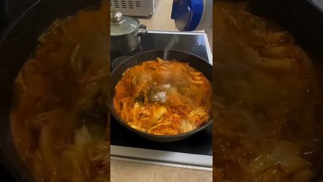 Кимчи тиге-острый корейский суп)для моих дорамщиц#кимчитиге#shortvideo