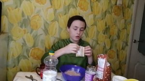 Шоколадно-кофейный кекс в кружке в микроволновке