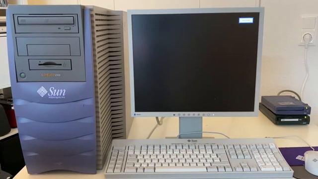 Booting up a Sun Microsystems Blade 1000 into Solaris 9 смотреть онлайн