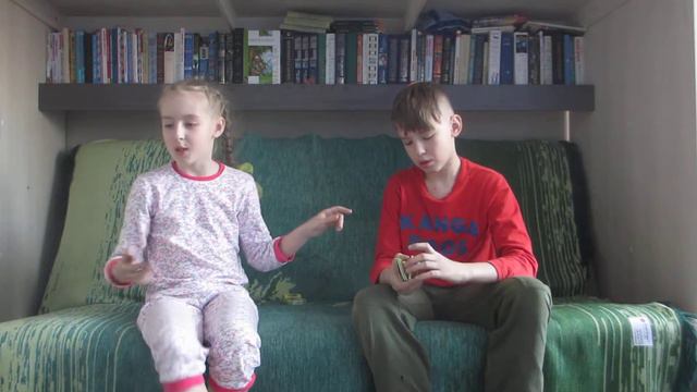 Играем с Алисой в Фанты; Я случайно оторвал себе палец!!! смотреть онлайн