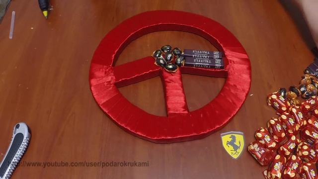Руль из конфет. Подарок своими руками. Handmade steering wheel of candy смотреть онлайн