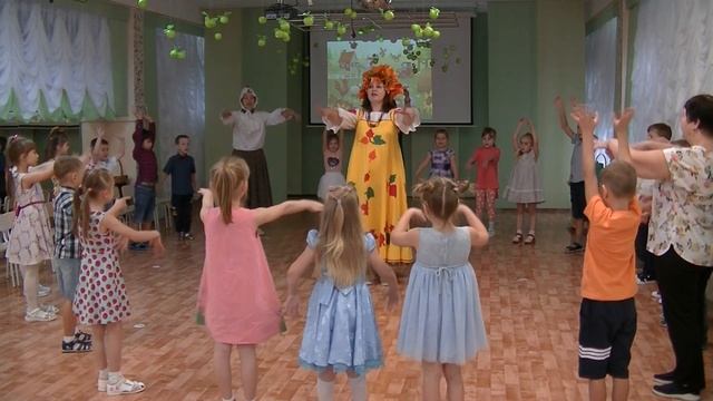 Осенний праздник в группе Веснушки смотреть онлайн