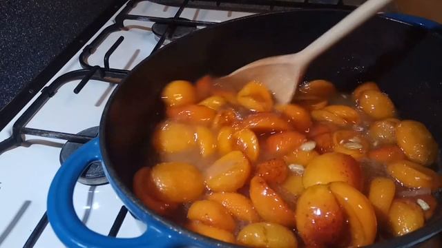 Абрикосовое варенье. Снимаем стресс на кухне. смотреть онлайн