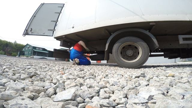 Обзор ГРУЗОВЫХ АВТОМОБИЛЕЙ 2016 СТАВЛЮ ЗАПАСКУ НА МЕСТО смотреть онлайн