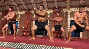 Гавайи  . Новозеландский танец мужчин. Хака.