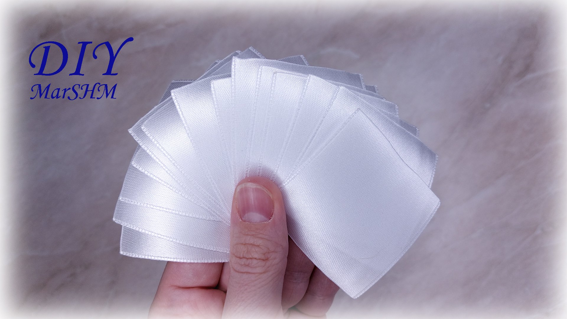 Их просят сделать снова и снова уже несколько лет! Белые бантики из лент своими руками смотреть онлайн