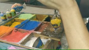 Как делают рисунки из песка в бутылке / Сувениры в бутылке / Как рисовать песком