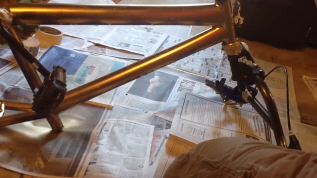 Spray painting my bike gold смотреть онлайн