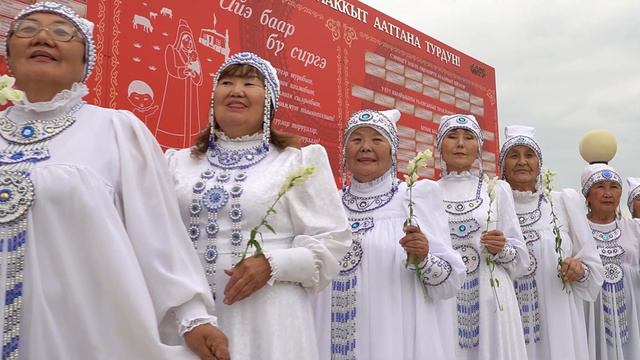 "И.Е. Федотов аатынан Павловские вечерки" ырыа ансамбылын клибын сүрэхтэниитэ смотреть онлайн