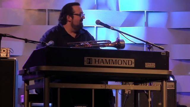 Joey DeFrancesco Trio at Java Jazz 2014 - At long last love (Day 1) смотреть онлайн
