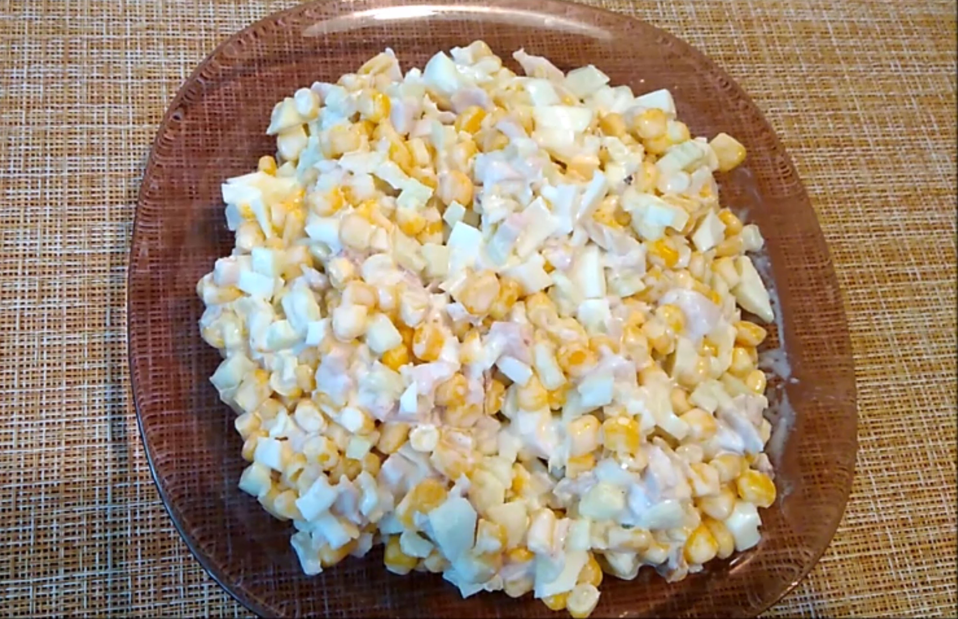 Нежный салатик с копчёной курицей.mp4 смотреть онлайн