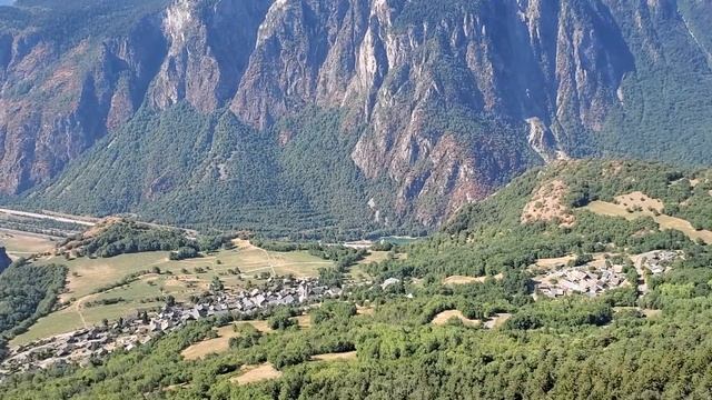 LA VALLEE DE LA MAURIENNE vue depuis la route de Montpascal смотреть онлайн