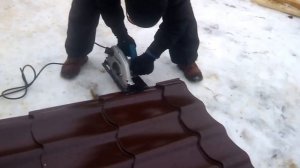 Как резать металлочерепицу