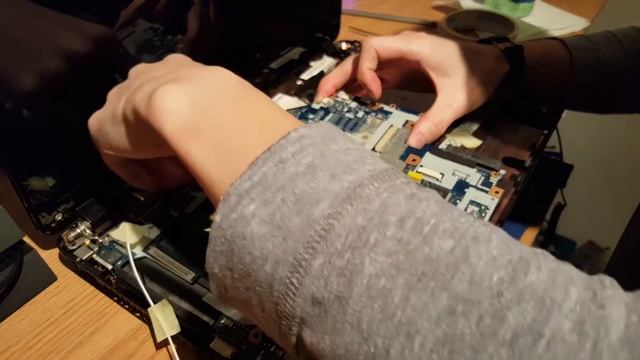 Gateway NE56R/Acer Aspire E1 Series Resassembly Pt. 1 смотреть онлайн