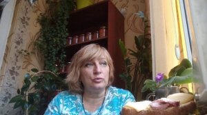 Обнаженная женщина у ручья.