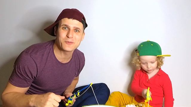 Весёлая рыбалка на нашем канале. Ловись рыбка большая и маленькая. Видео от канала Dami Di смотреть онлайн