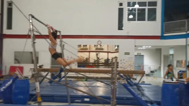 Ximena barras asimétricas nivel 4 смотреть онлайн