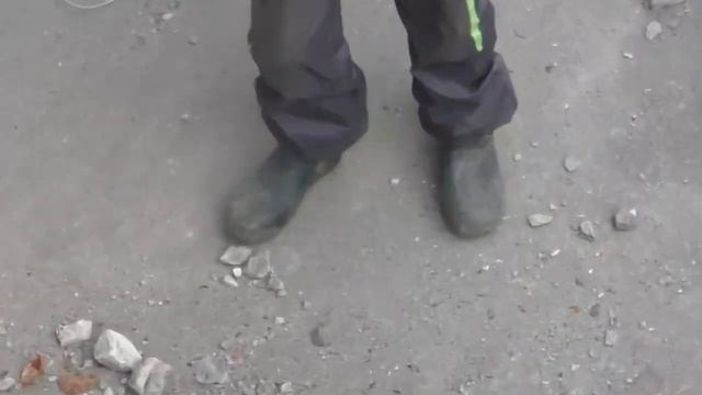 Физический труд летом в резиновых сапогах смотреть онлайн