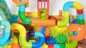 Гонка шариков по волновому склону. Собираем горку ЛЕГО. Развивающие игрушки