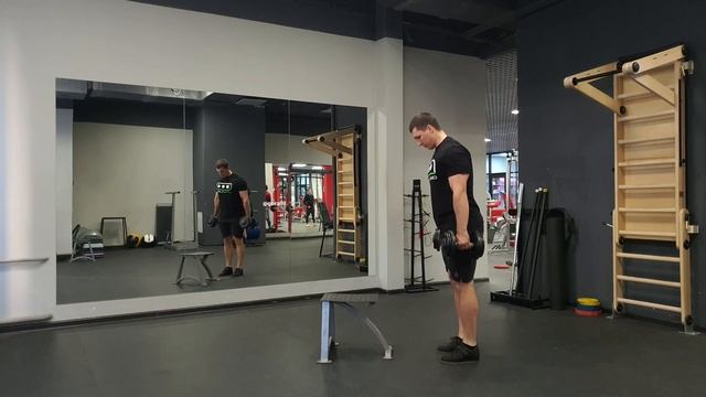 Зашагивания на скамью с гантелями / DB Step-Ups смотреть онлайн