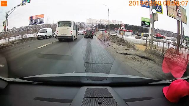 Маршрутка (18 маршрут) т452кх57 на красный. смотреть онлайн