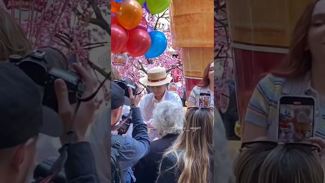 Мария Зайцева в ГУМе на день мороженого. 01.06.23г. смотреть онлайн