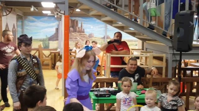 Шоу мыльных пузырей для детей. Baby soap bubbles show смотреть онлайн