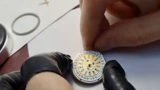 Рабочие будни часовщика,клеим элементы циферблата.Видео #30 смотреть онлайн