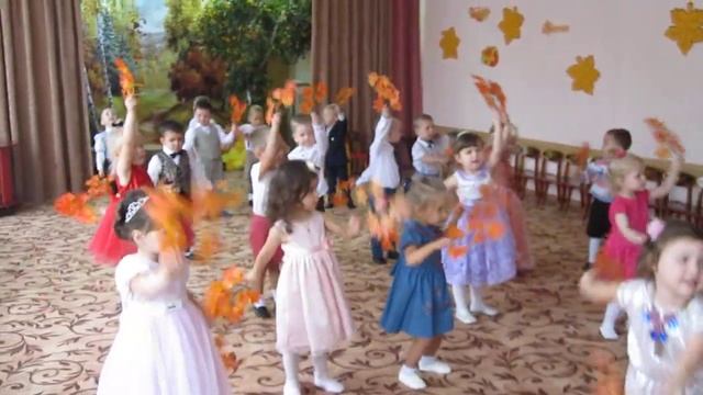 Танец "Листики дубовые ,листики кленовые" смотреть онлайн