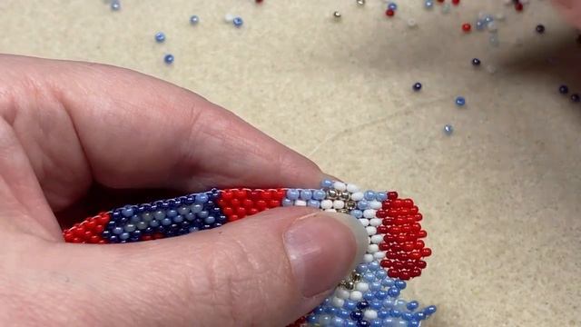 Дед Мороз из бисера | Часть 5 из 5 | смотреть онлайн