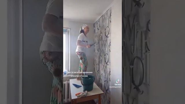 Я всегда начинаю поклейку со стороны окна. смотреть онлайн