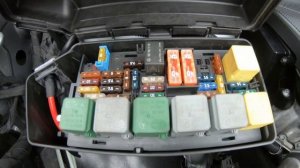 FUSE BOX LOCATION ON A 2007 - 2012 MERCEDES GL350