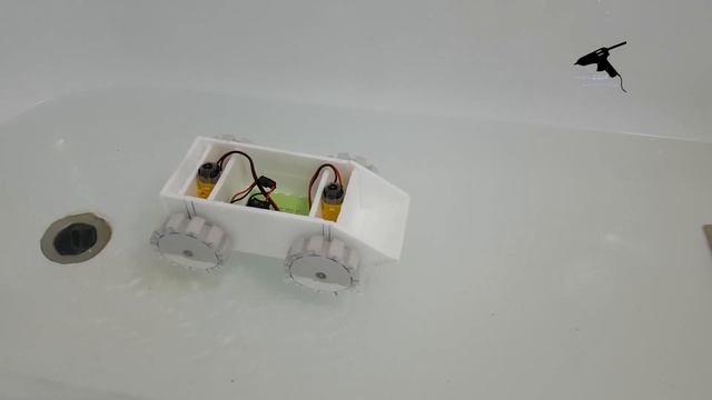 Как сделать машину амфибию, вездеход DIY из моторчика смотреть онлайн