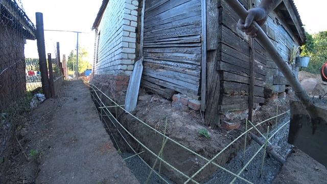 Проект дом: приехали песок и щебень, первый день заливки фундамента смотреть онлайн