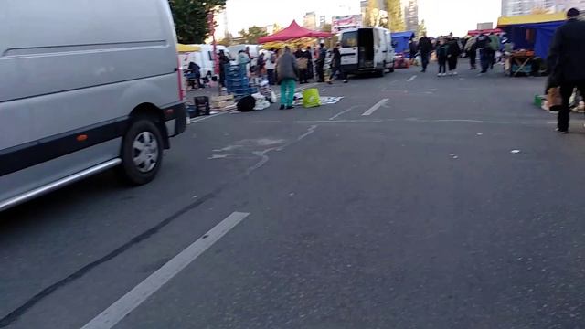 Ярмарка на Позняках. Базар улица Ревуцкого. Суббота Киев. смотреть онлайн