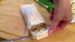 Рулет из лаваша со шпротами, сыром и яйцом