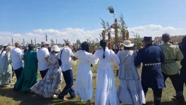 Осуохай на открытии Ысыаха Туймаады! 24.06.2023 г. Round dance Osuokhai! Ysyakh Festival サハの夏祭りの和踊り смотреть онлайн