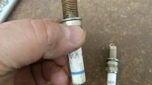 Автодилетант.Замена свечей зажигания на Škoda Rapid.