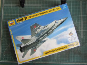 Советский истребитель-перехватчик МиГ 31 (1/72)