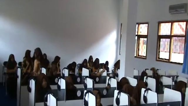 LAB BAHASA смотреть онлайн