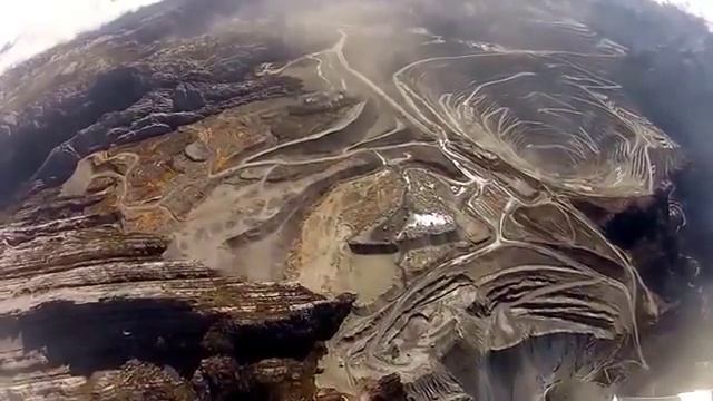 Карьер Грасберг 3 мая 2014 с вертолёта = Grasberg mine 3 may 2014 air смотреть онлайн
