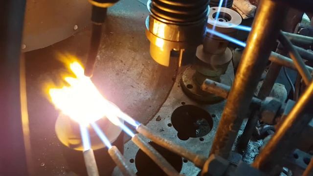 Производство стеклянной ножки с выводами для вакуумных ламп и ЭЛТ смотреть онлайн