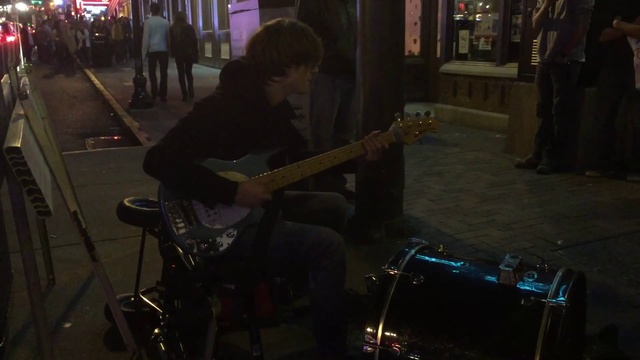 БАС ГИТАРИСТ ► Это Не Просто Талант, а Талантище смотреть онлайн