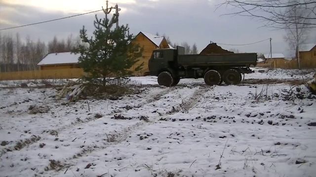 Планировка и выравнивание участка зимой. Работает бульдозера зимой. смотреть онлайн