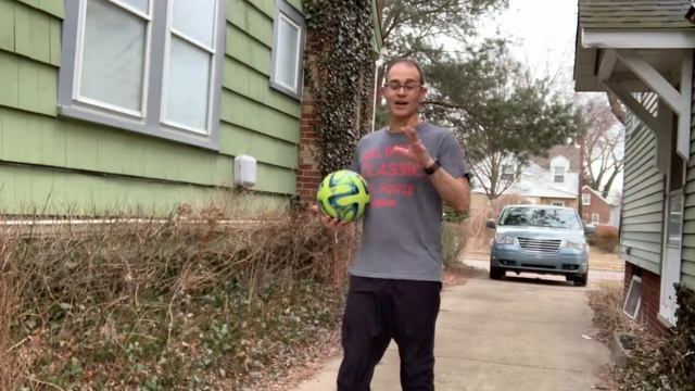 Juggle soccer ball combination смотреть онлайн