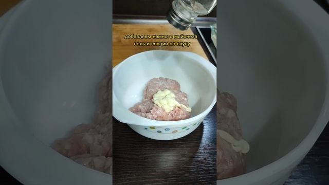 Сладкие блины с клубничным сиропом