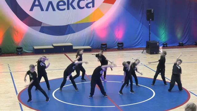 Младшая семнашка the best смотреть онлайн