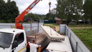 Разгрузка плит Hyundai HD78 с КМУ unic UR-V330