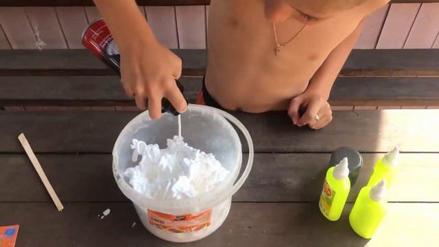 Лизун своими руками, Часть 1, Макс делает Лизун, Ржака, Смешно=), ( видео не обработано). смотреть онлайн